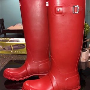Size 8 woman’s red Hunter rain boots